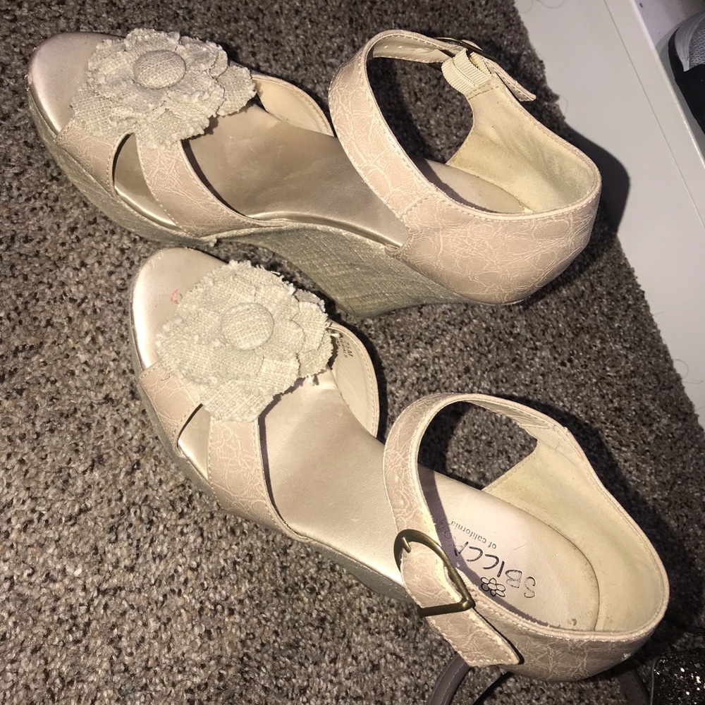 Super cute wedges 7.5 like new